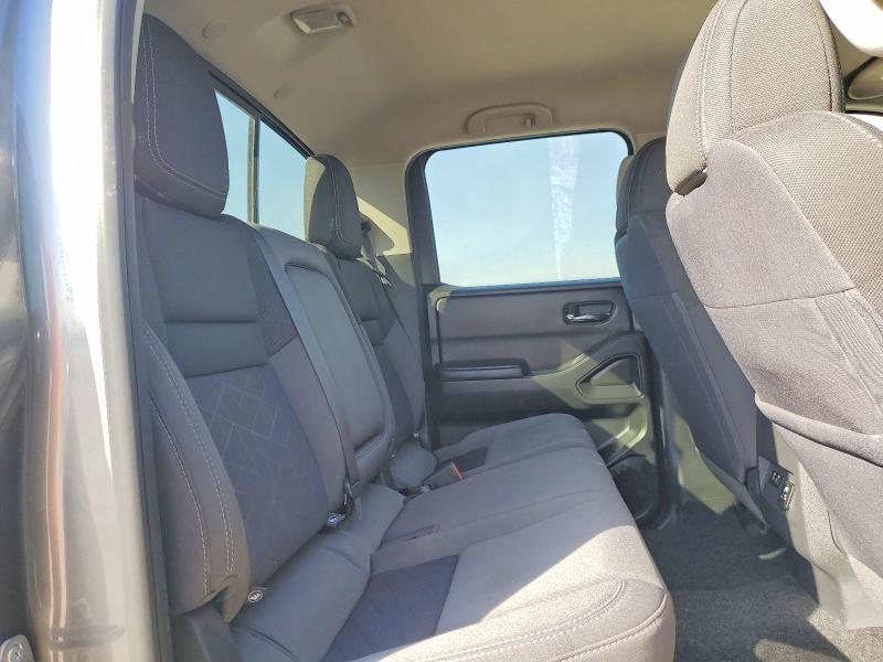 2025 Nissan Frontier s