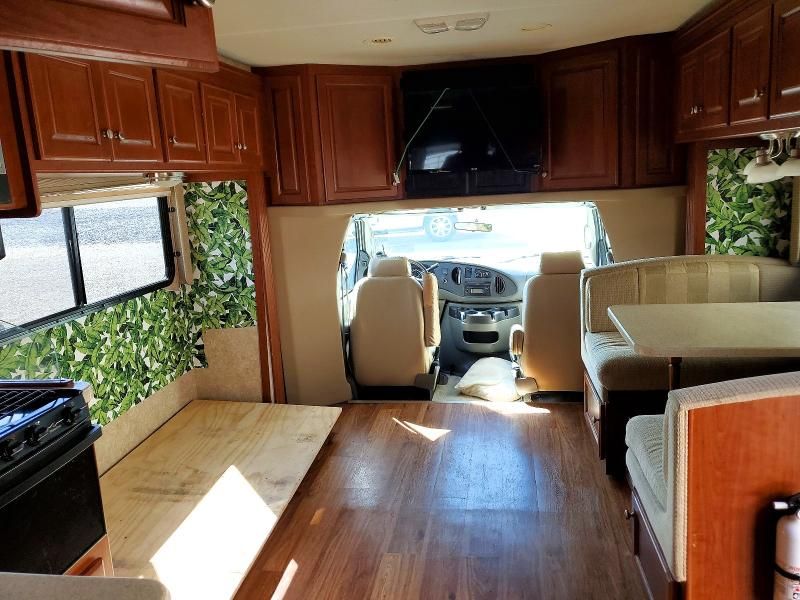 2006 Ford Econoline E450 Super Duty Cutaway Van