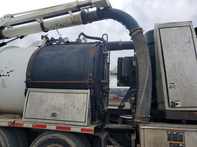 2014 Kenworth T880 Vacuum Truck