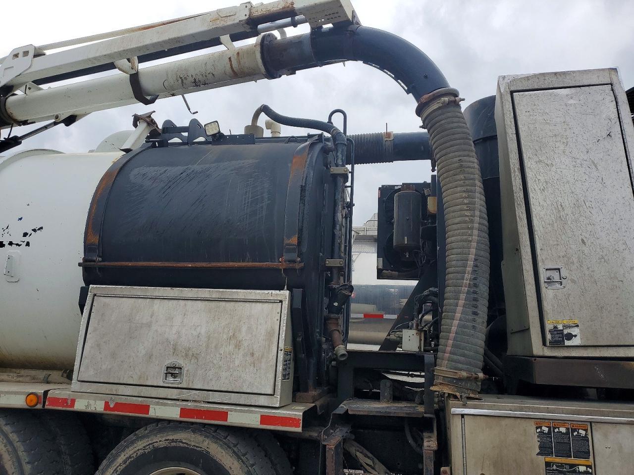 2014 Kenworth T880 Vacuum Truck