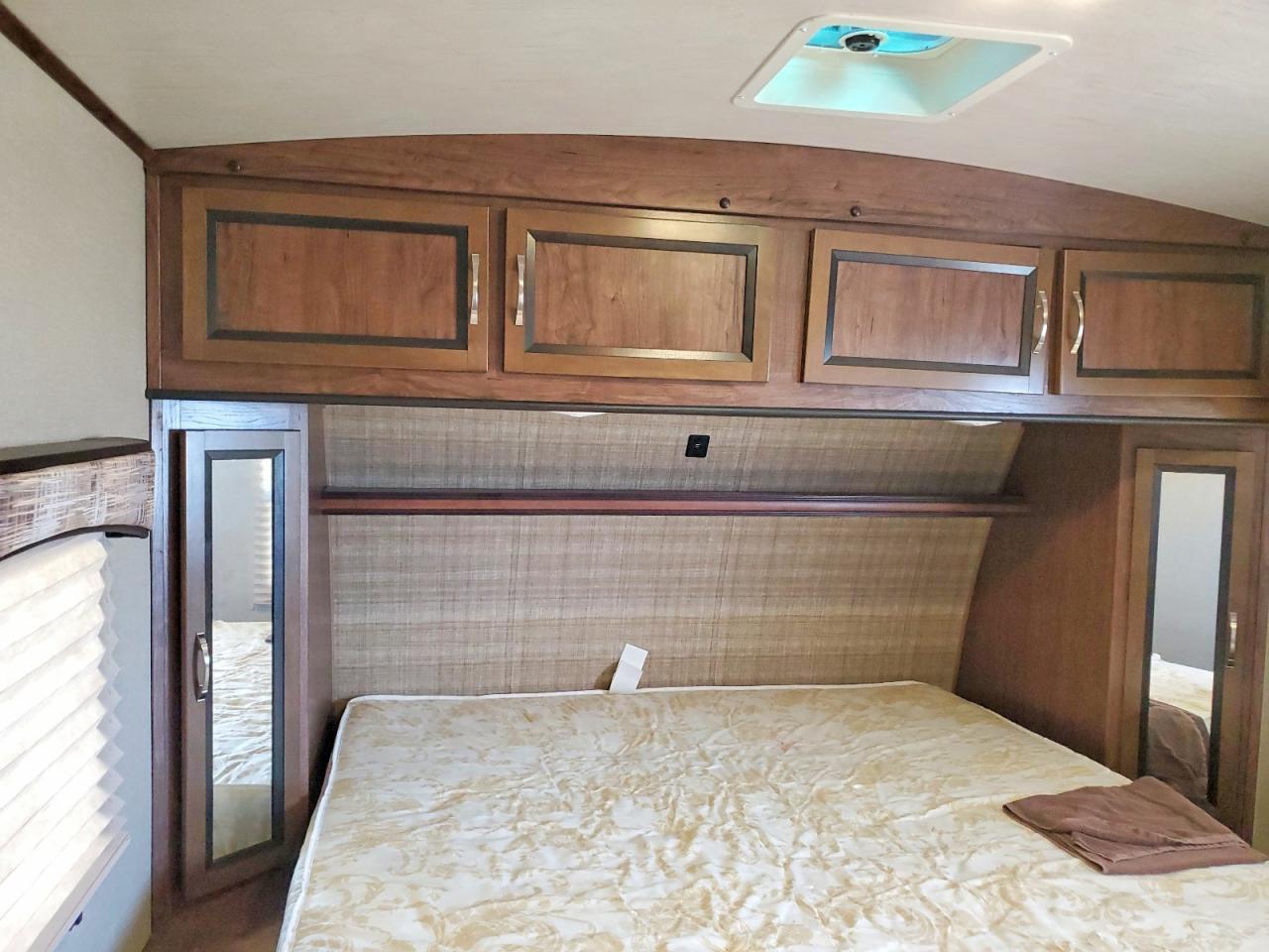 2017 Cruiser Rv SER Radiance Camper