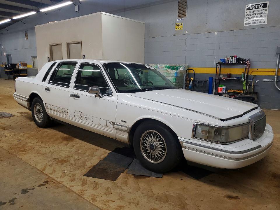 1994 Lincoln Town car Signature