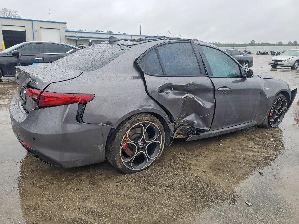 2022 Alfa Romeo Giulia Super