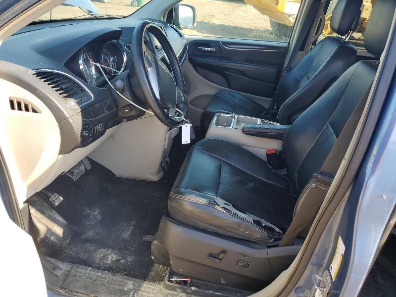 2011 Chrysler Town & Country Touring l