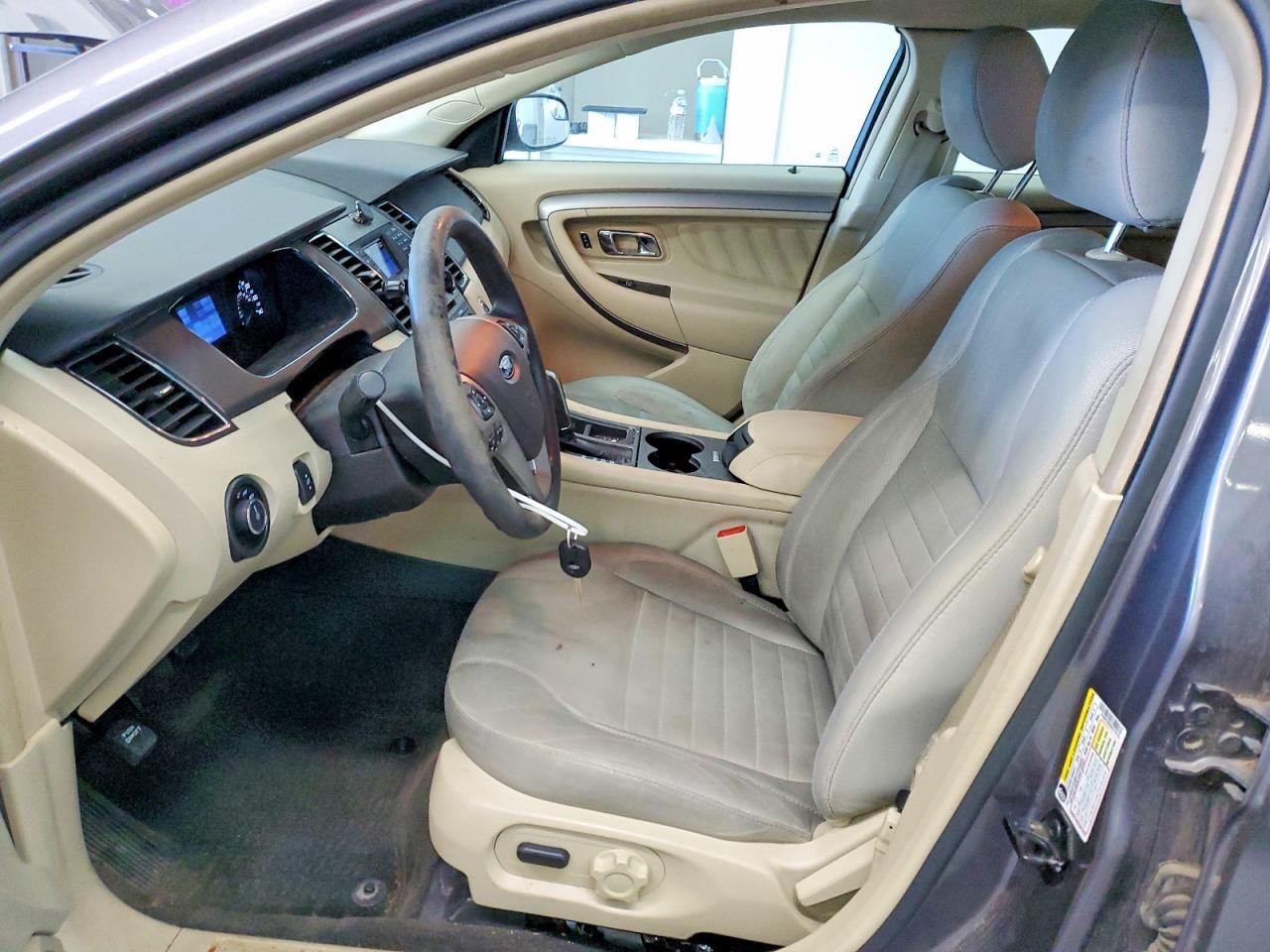 2013 Ford Taurus se