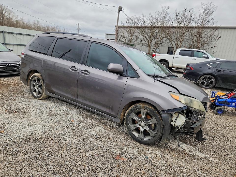 2011 Toyota Sienna Sport