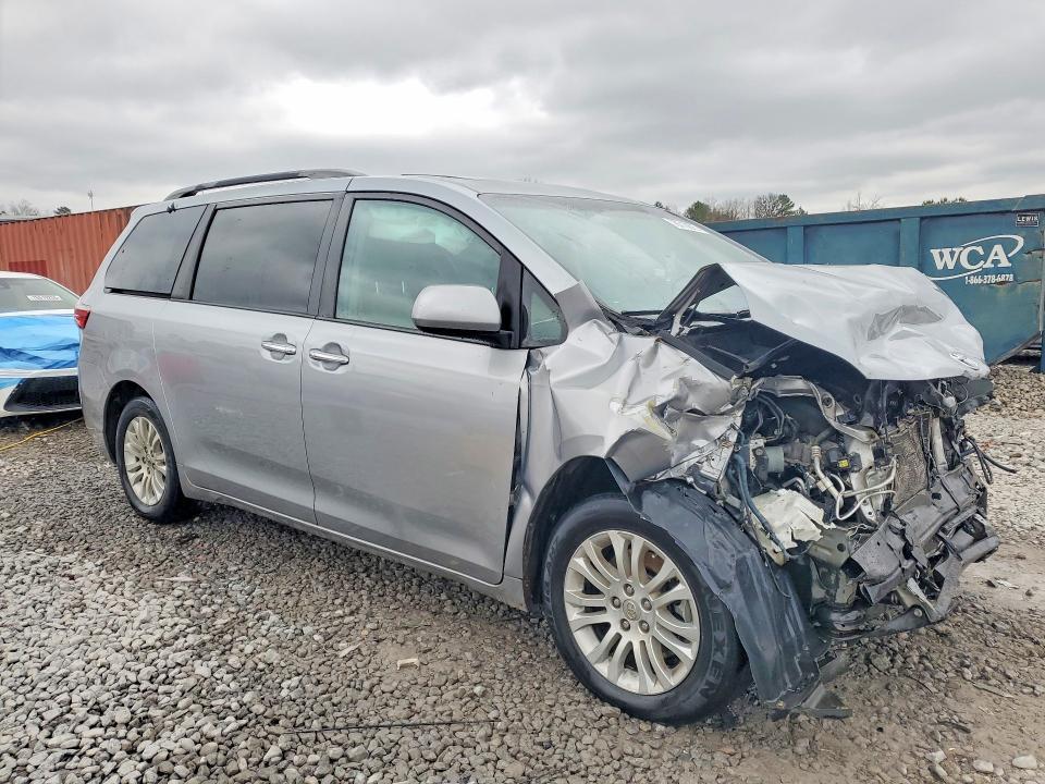 2017 Toyota Sienna xle Premium 8-passenger