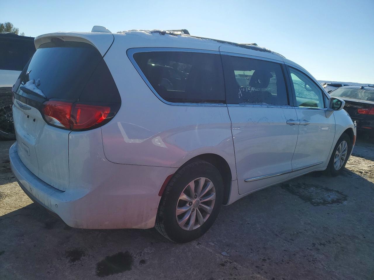2017 Chrysler Pacifica Touring l