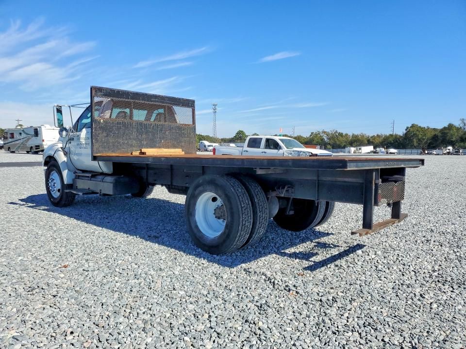 2013 Ford F650 Super Duty Flatbed Truck