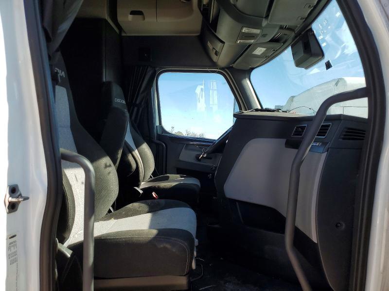 2020 Freigliner 2020 Freightliner Cascadia 126 Semi Truck