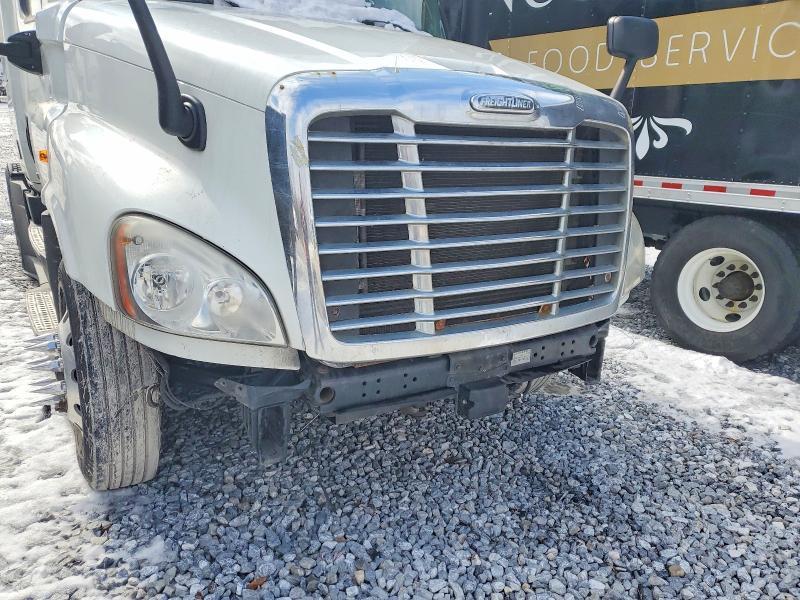 2016 Freigliner 2016 Freightliner Cascadia 125 Semi Truck