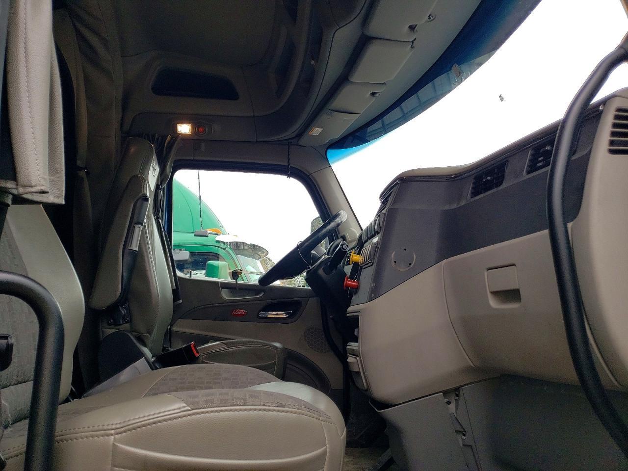 2020 Peterbilt 579 Semi Truck