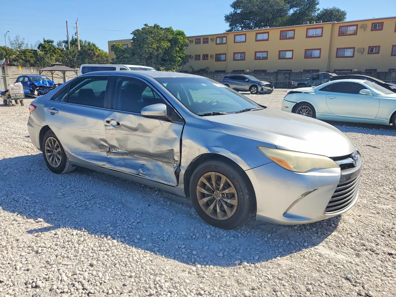 2016 Toyota Camry le