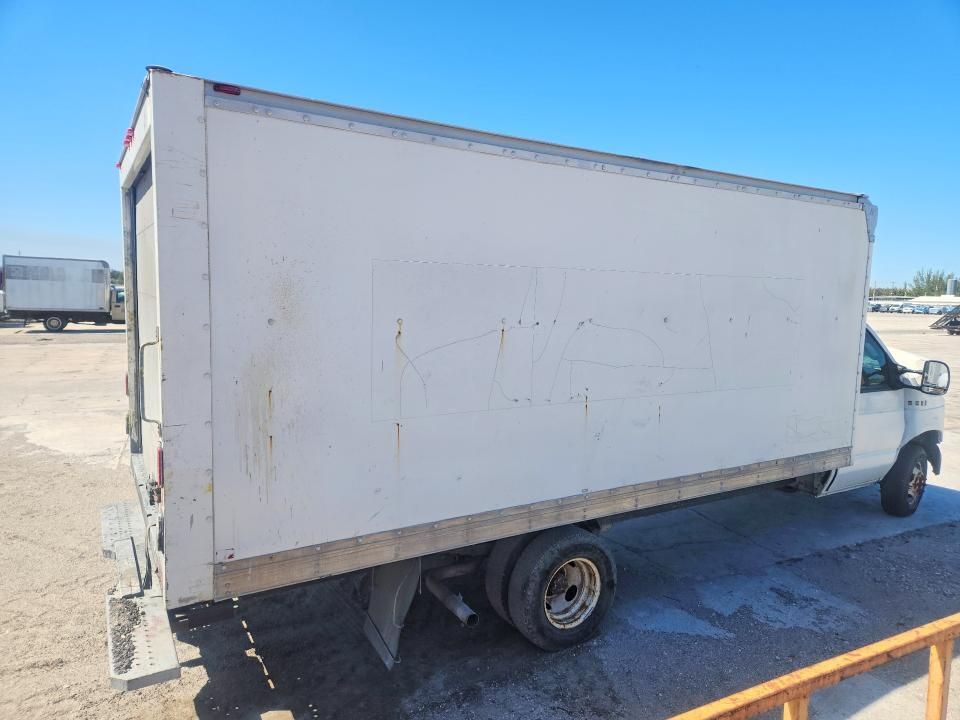 2016 Ford E350 box Truck
