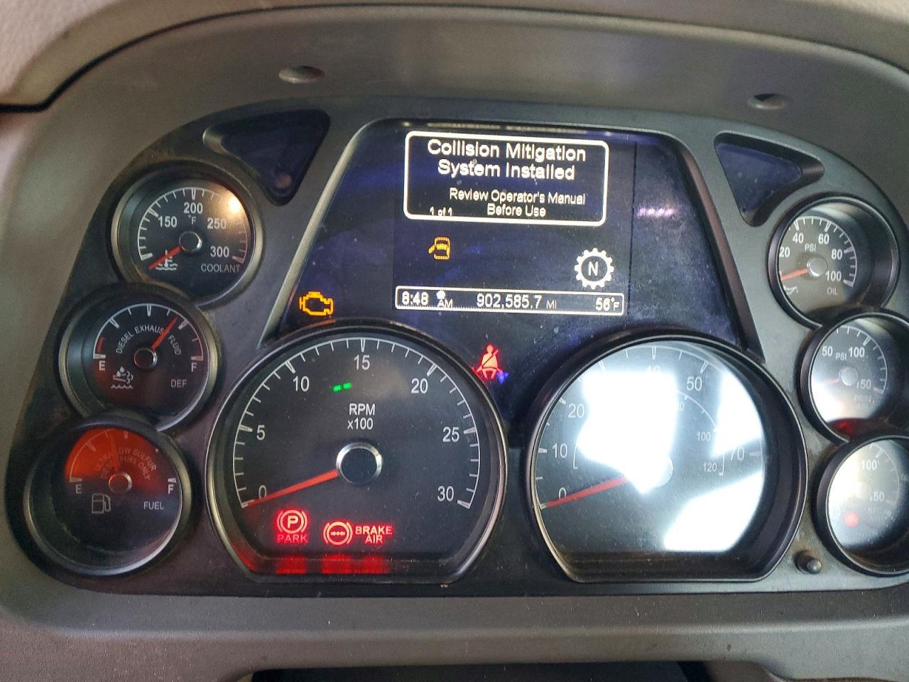 2015 Peterbilt 579 Semi Truck