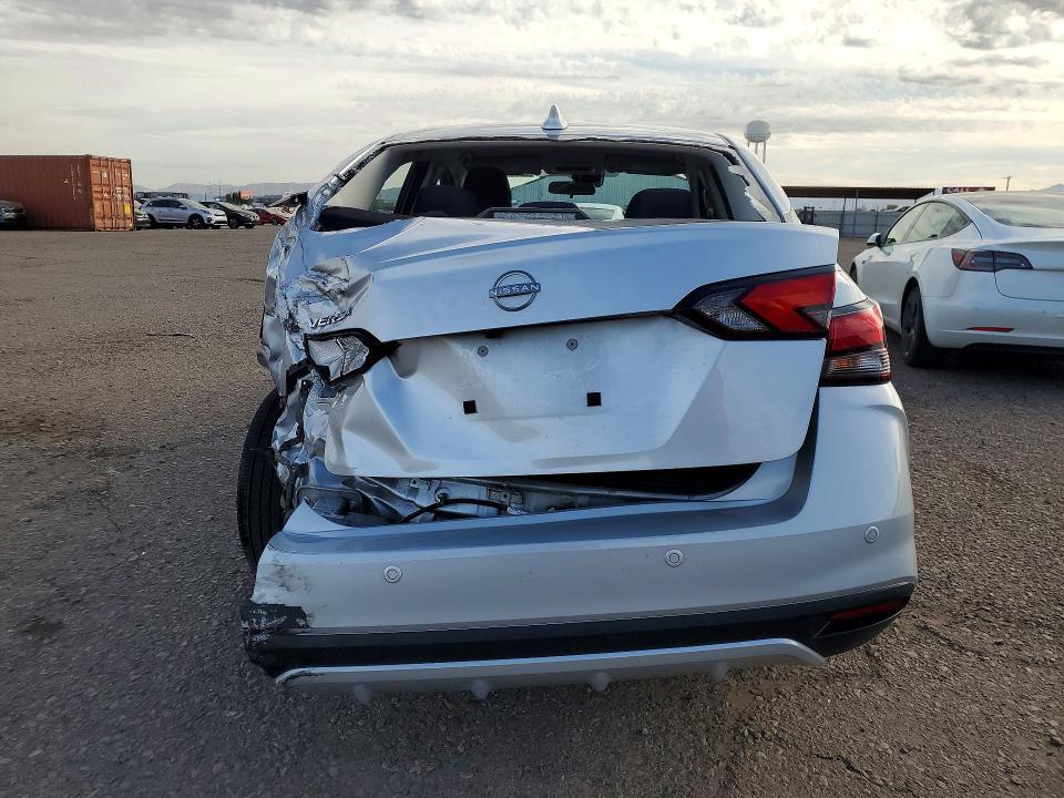 2025 Nissan Versa sv