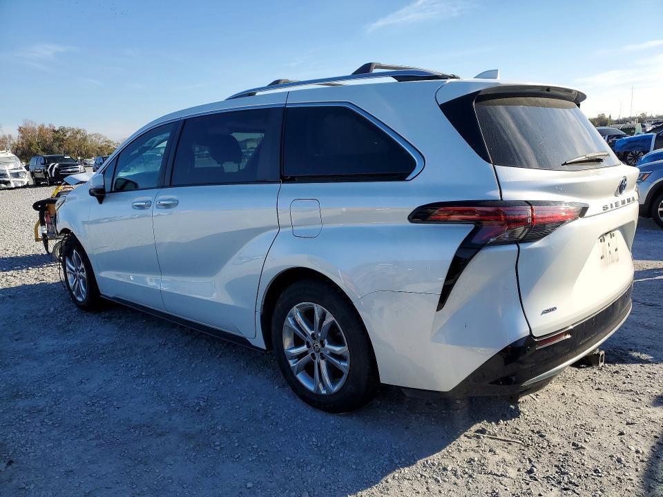 2022 Toyota Sienna Platinum 7-passenger