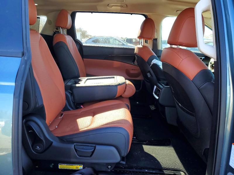2026 KIA Carnival sx