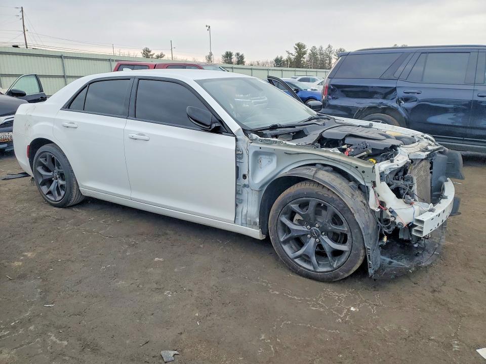 2022 Chrysler 300 Touring