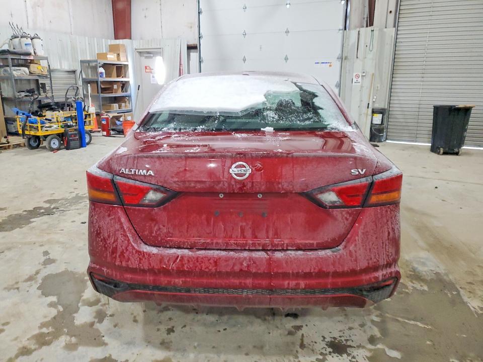 2022 Niss Altima sv