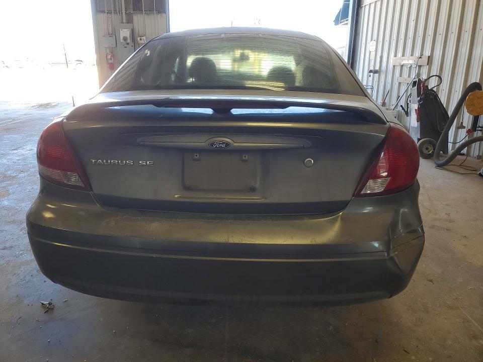 2004 Ford Taurus se