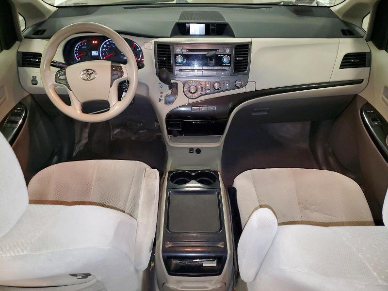2011 Toyota Sienna le