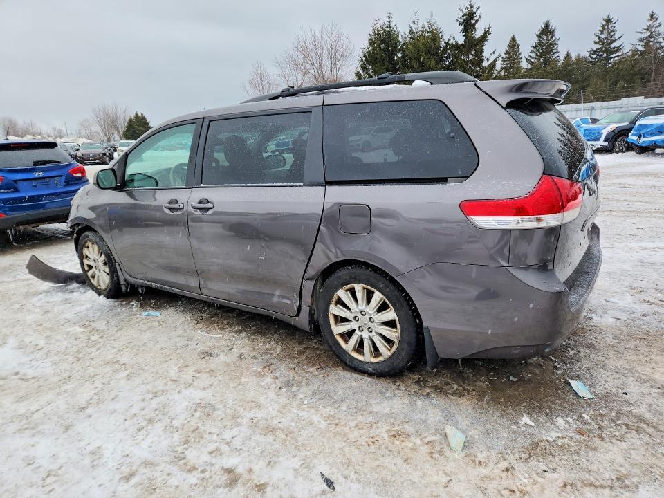 2011 Toyota Sienna le