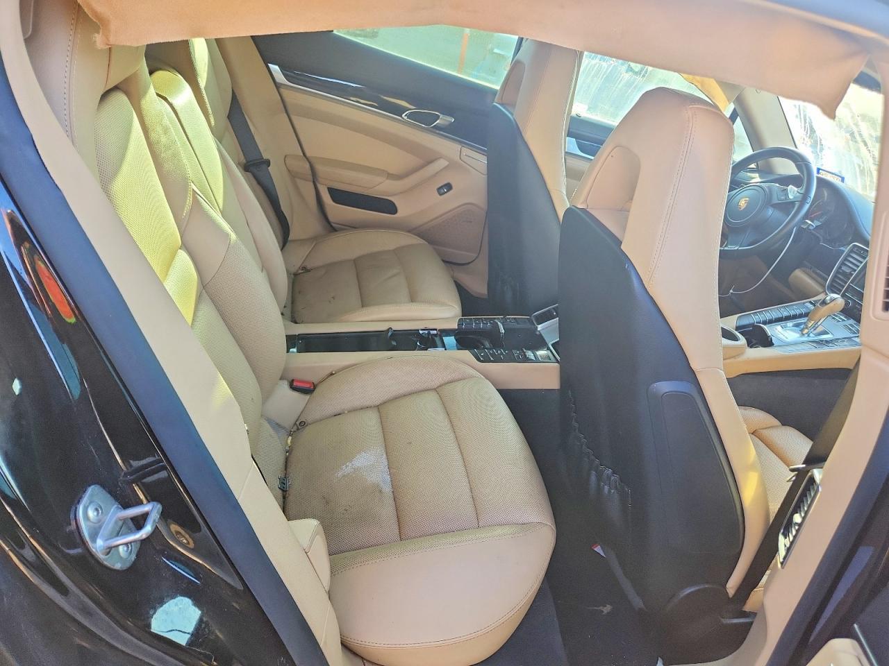 2016 Porsche Panamera 2