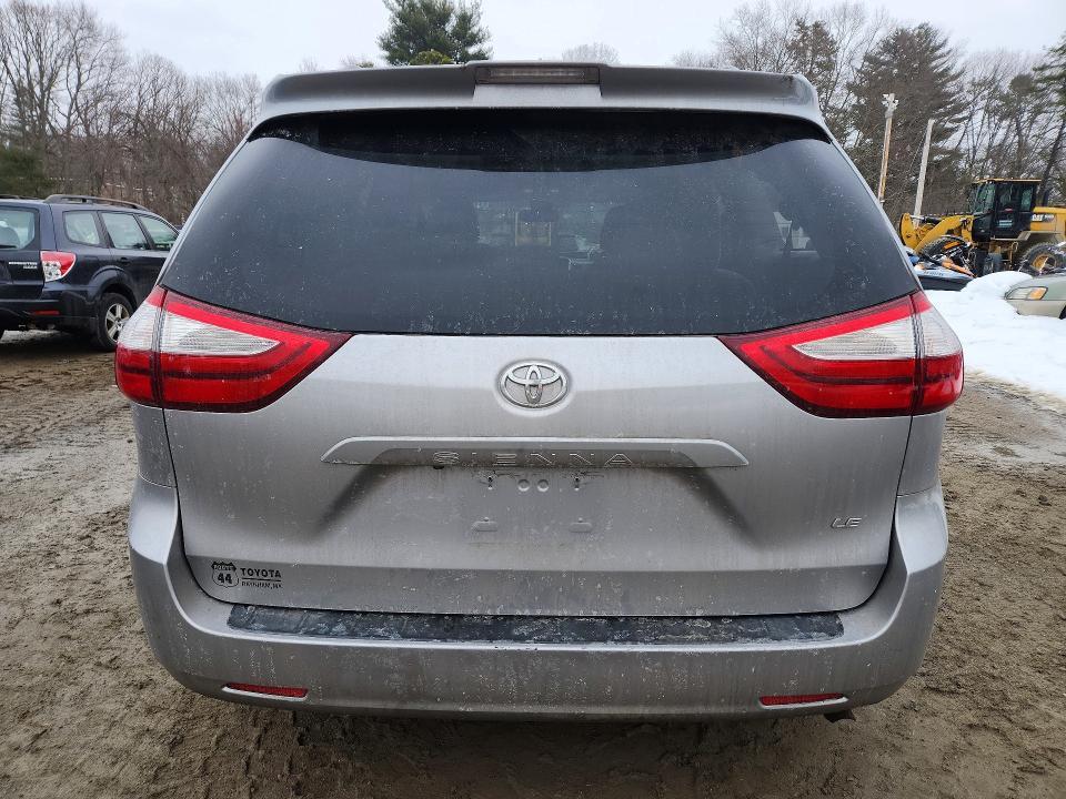 2018 Toyota Sienna le 8-passenger
