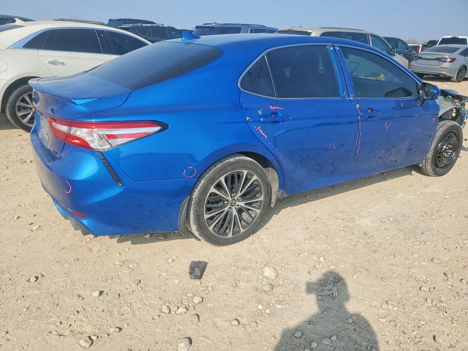 2020 Toyota Camry se