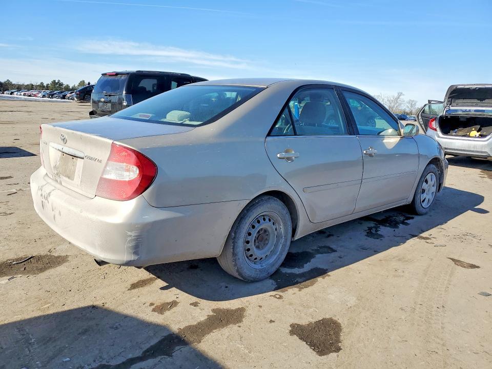 2004 Toyota Camry le