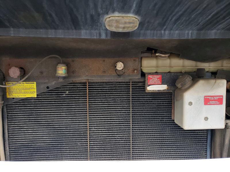 2003 Discovery 2003 Freightliner XC Chassis RV