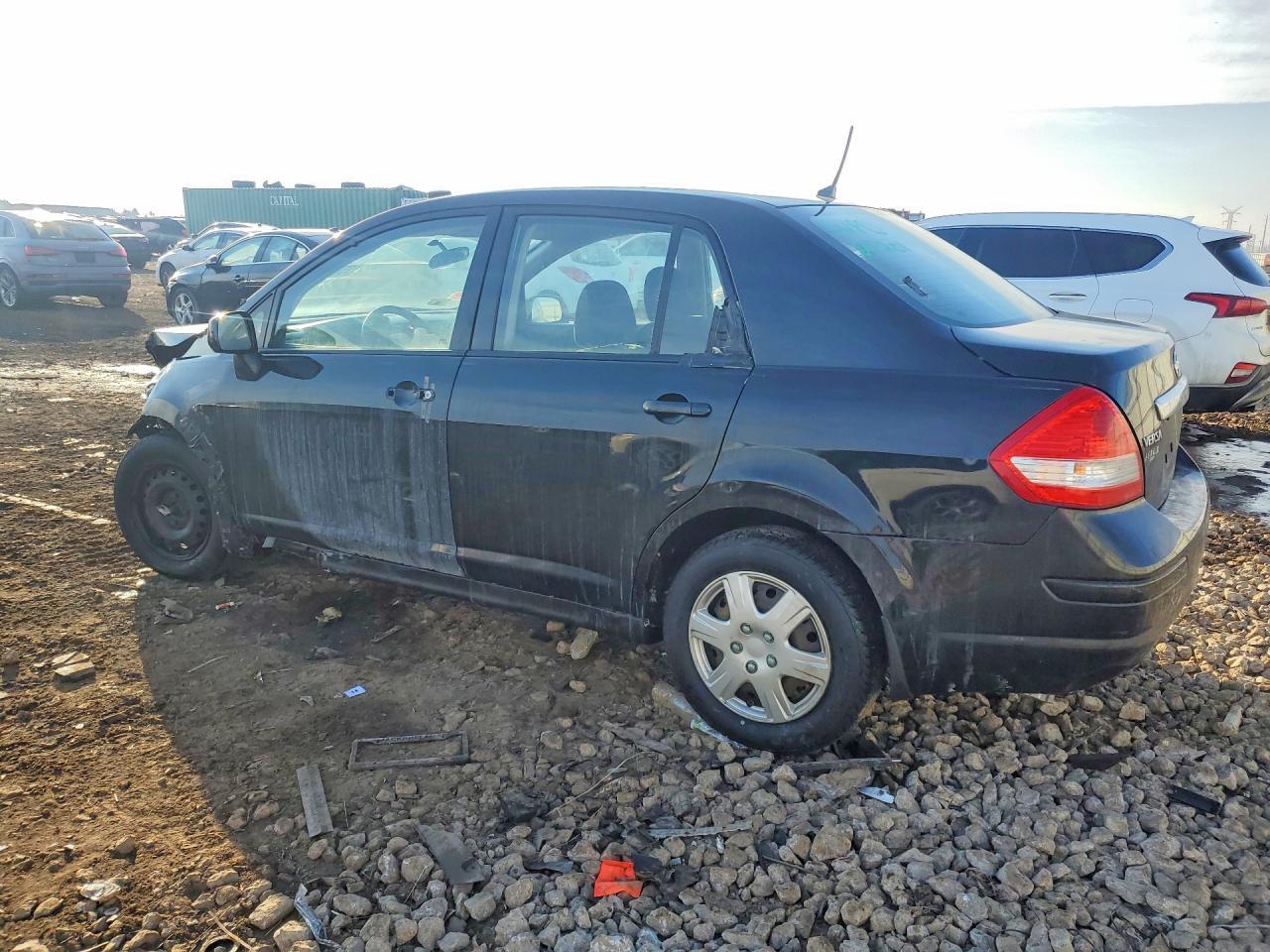 2011 Nissan Versa 1.8 s