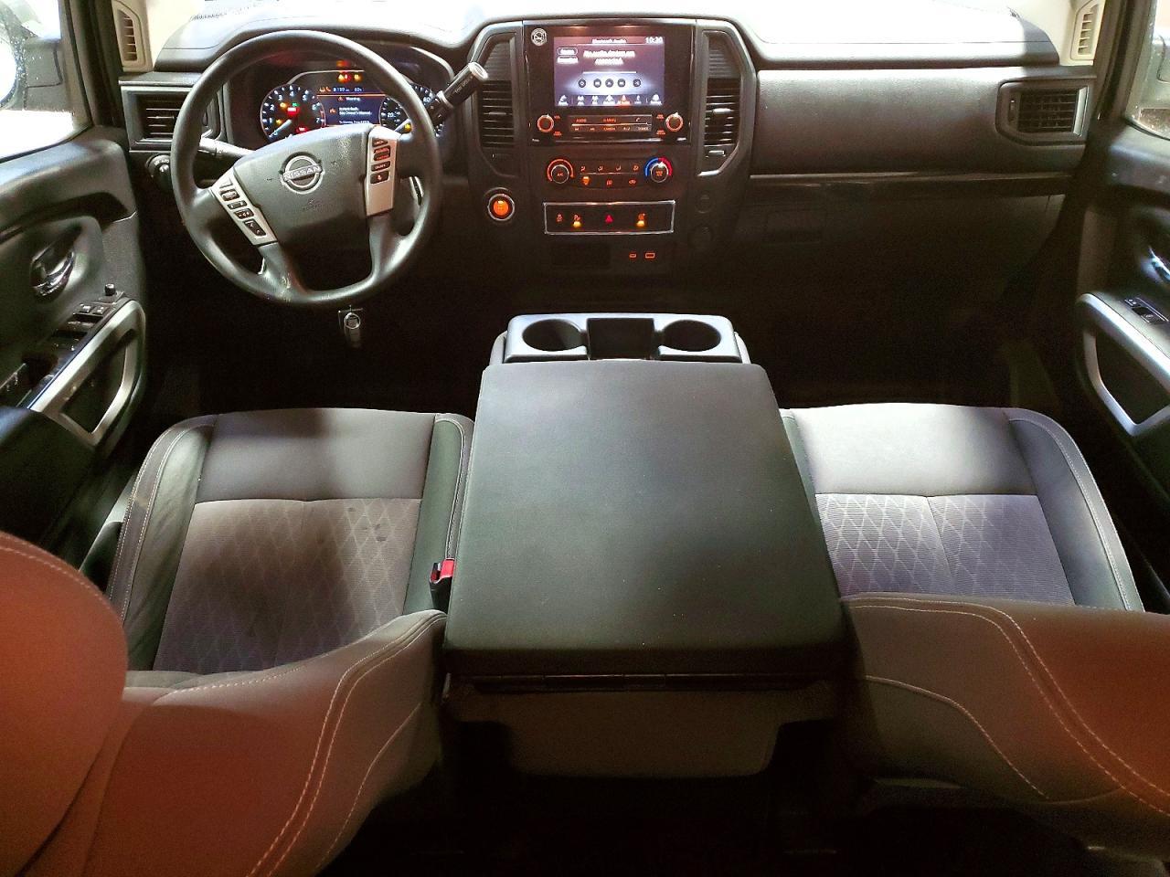 2023 Nissan Titan SV