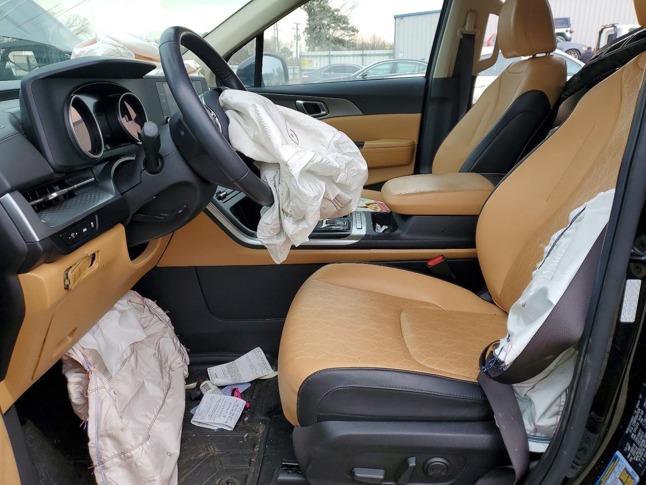 2023 KIA Carnival lx