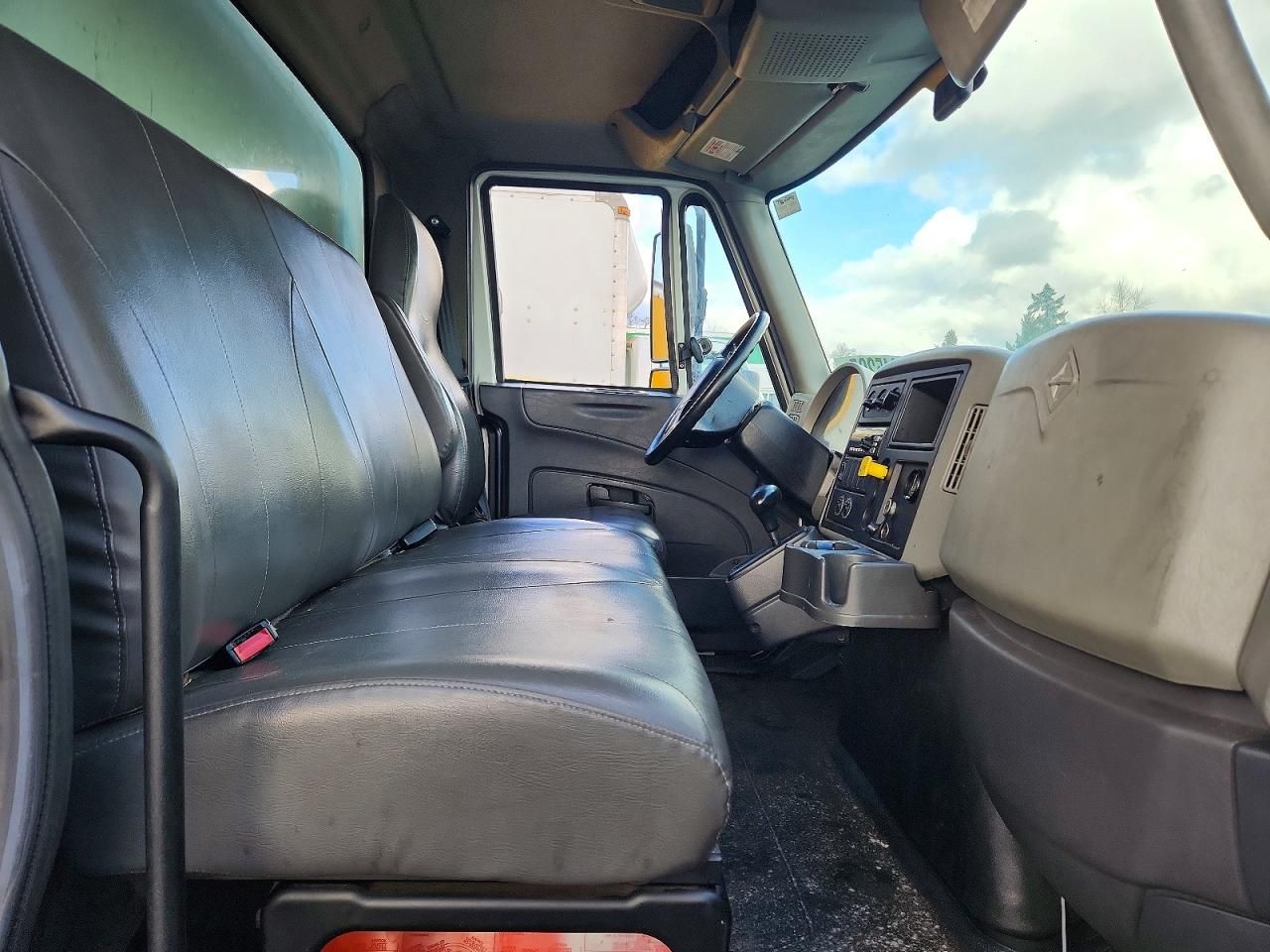 2015 International 4300 BOX Truck