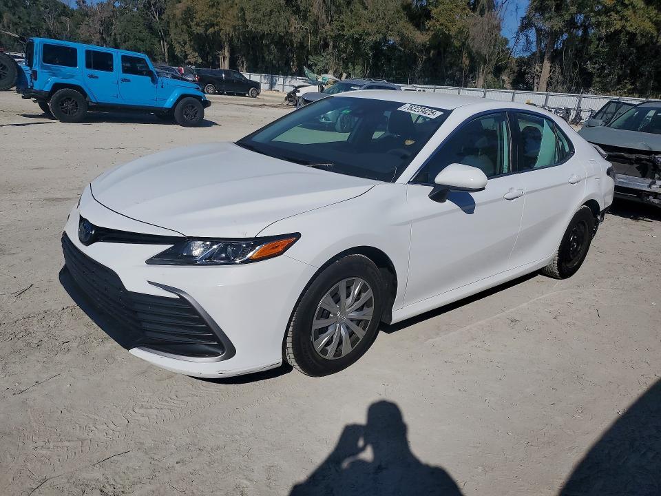 2023 Toyota Camry le
