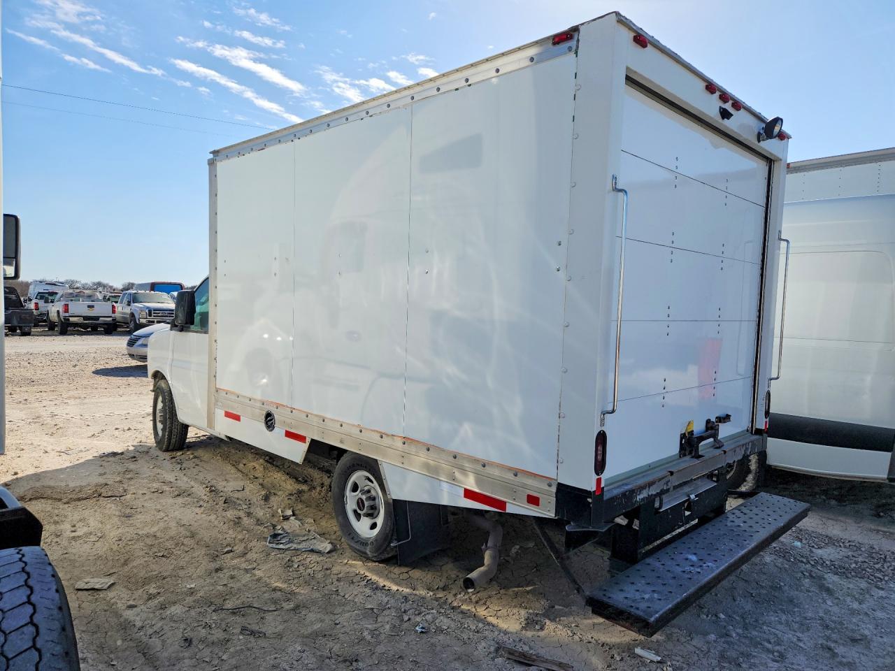 2023 GMC Savana Cutaway G3500