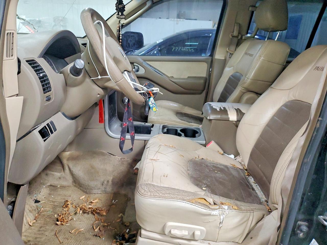 2005 Nissan Pathfinder xe