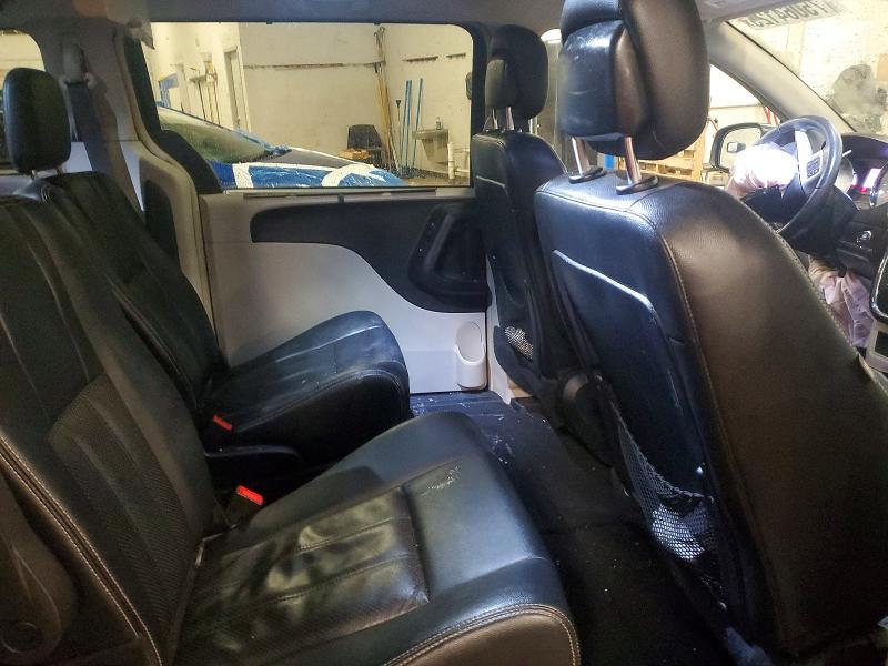 2016 Chrysler Town & Country Touring l