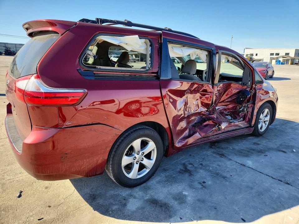 2017 Toyota Sienna le