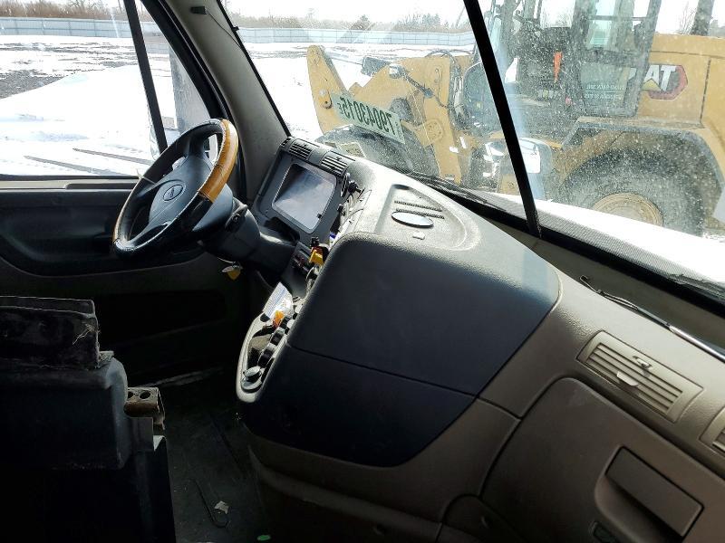 2015 Freightliner Cascadia Semi Truck