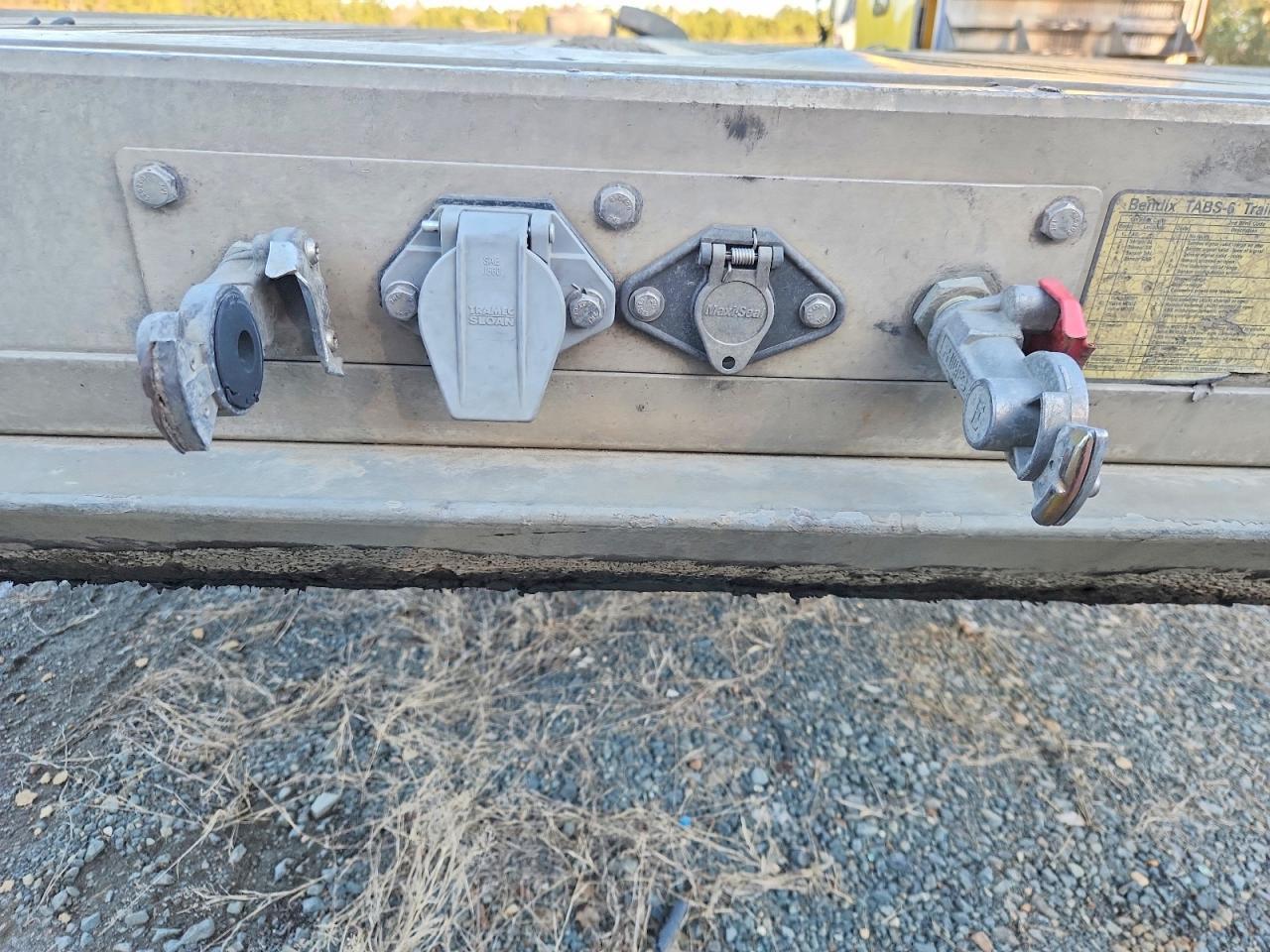 2016 Reitnouer Flatbed Trailer