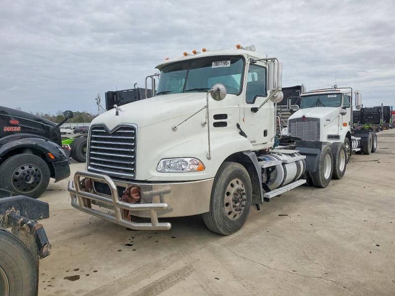 2017 Mack Cxu613 Semi Truck