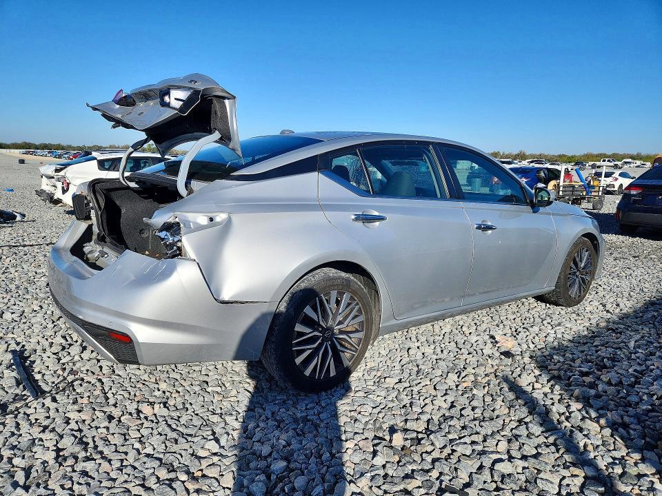 2023 Nissan Altima sv