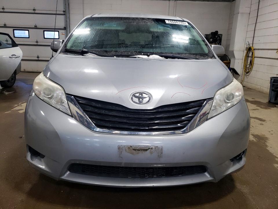 2014 Toyota Sienna le