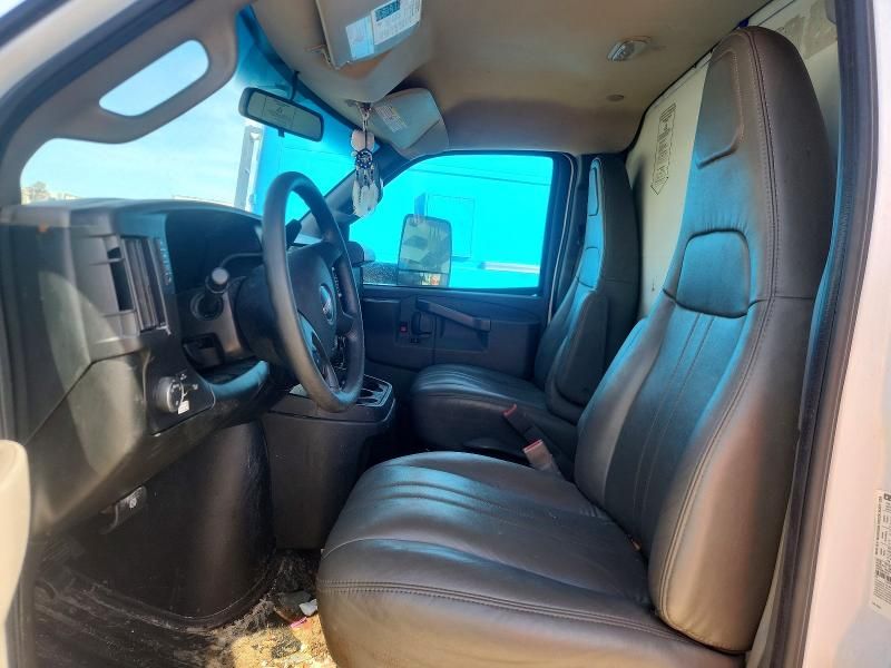 2023 GMC Savana Cut-box Truck