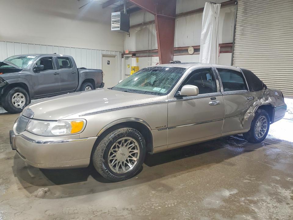 2000 Lincoln Town car Signature
