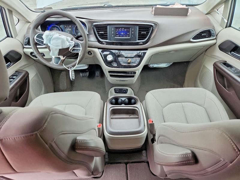 2017 Chrysler Pacifica Touring l