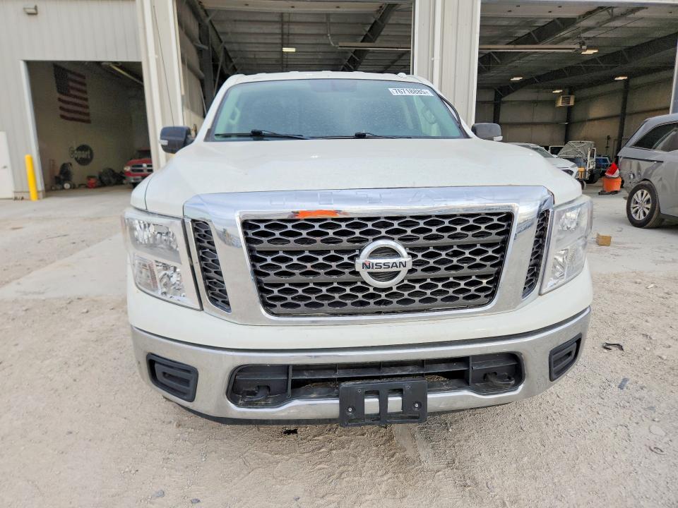 2017 Nissan Titan s